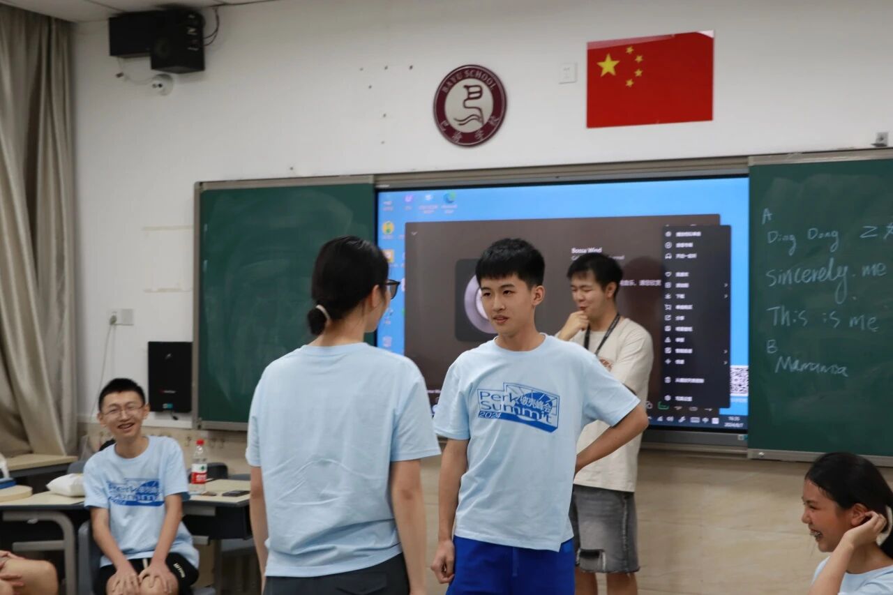 音乐剧项目学员在教室中进行排练和角色练习